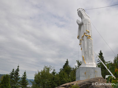 vierge marie surplombant le saguenay