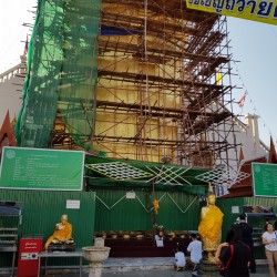 Bouddha debout (restauration en cours)